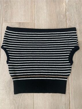 Mahina Black & White Striped off shoulder Top, size large
